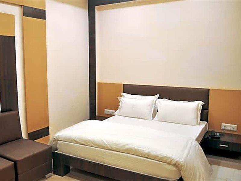 קאנפור Townhouse 1182 Hotel Tirupati Galaxy מראה חיצוני תמונה